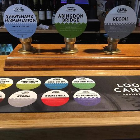 The Volunteer Inn Wantage Bagian luar foto